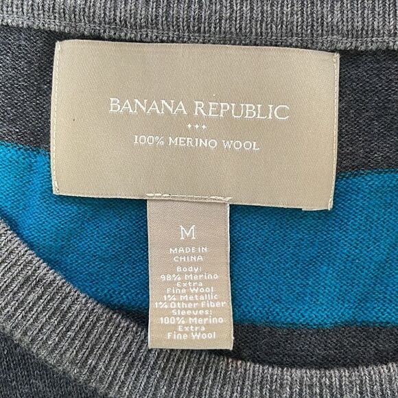 Banana Republic merino wool sweater.  Size medium.  Metallic silver threads. - Picture 4 of 5